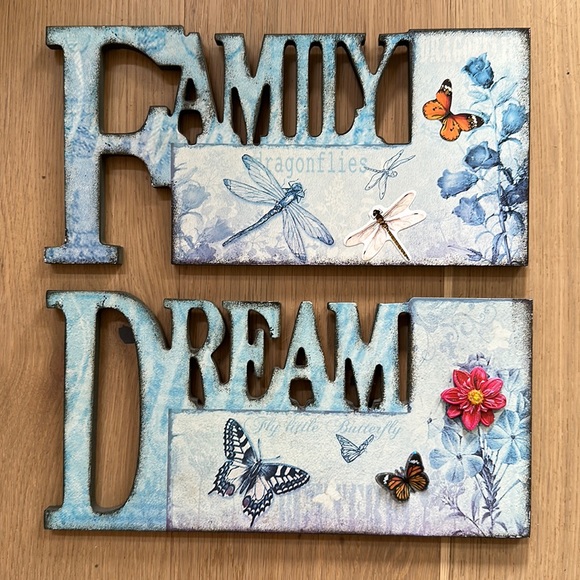 NWT Two Wall Plaques - Picture 1 of 6